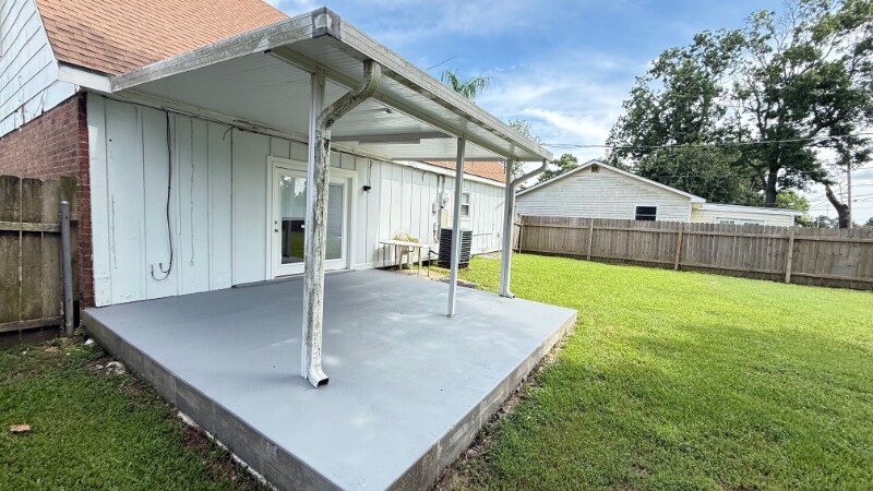 Building Photo - 214 Brett Dr