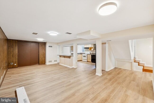 Building Photo - 5203 Nahant St