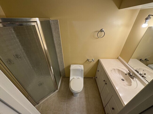 Building Photo - Beautiful 3 Bed 3 Bath Brick Townhome In Springfield Square