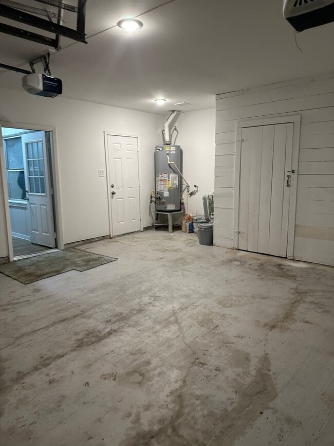 Building Photo - 119 Lakewood Dr