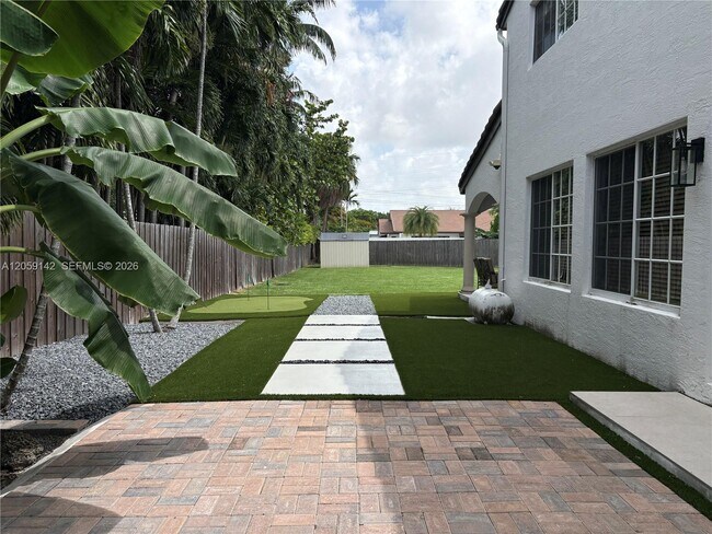 Building Photo - 6610 SW 104th Ct