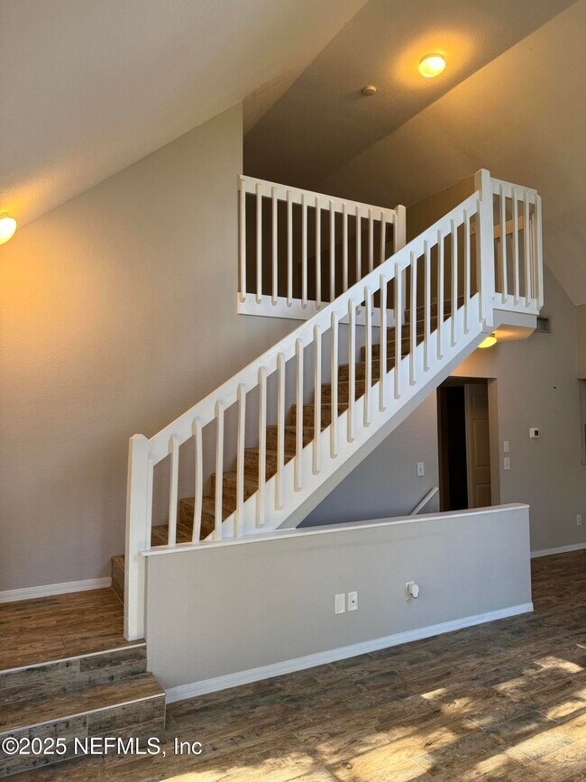 Building Photo - 13703 Richmond Park Dr N