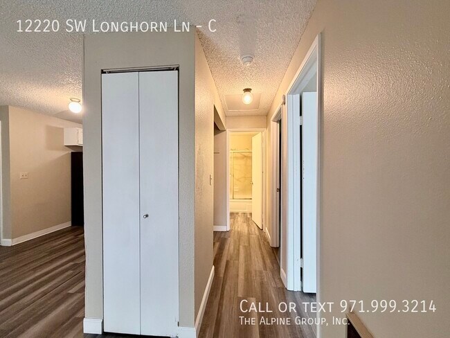Building Photo - 12220 SW Longhorn Ln