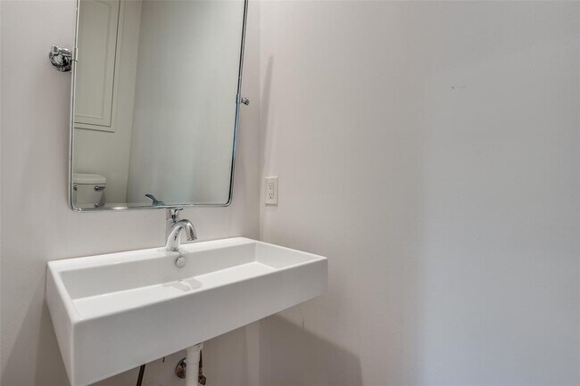 Building Photo - 14 White Fawn Dr