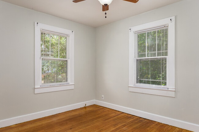 Building Photo - 525 N Chestnut St