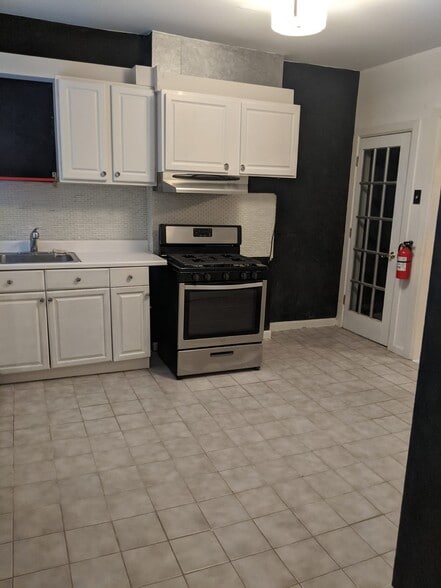 Building Photo - 17 Somerset St