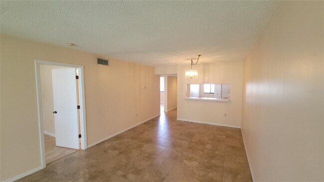 Building Photo - 2424 W Tampa Cir