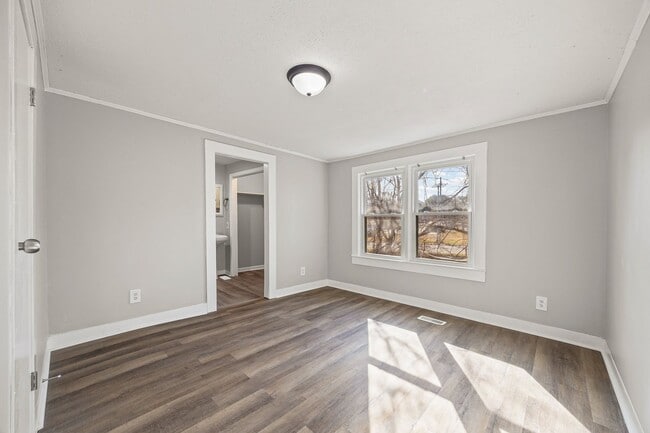 Building Photo - Freshly painted 3-bed, 2-bath home in the firestone are of Gastonia!