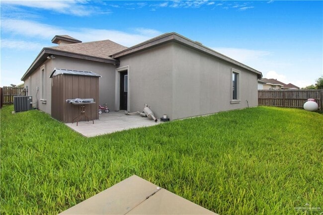 Building Photo - 30 Queens Ave