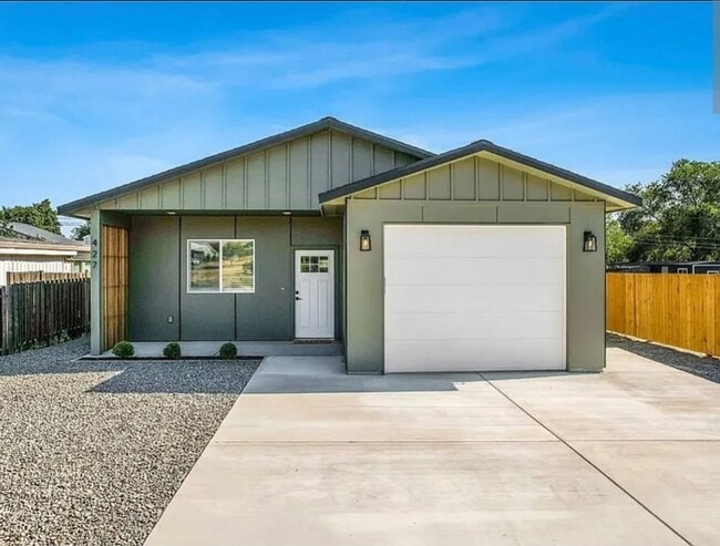 Primary Photo - 4 Bedroom Home w/ Spacious Yard!