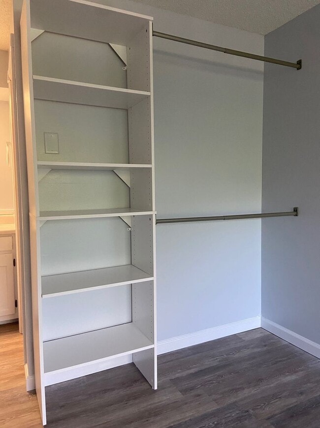 Building Photo - Studio Apartment in Hollister