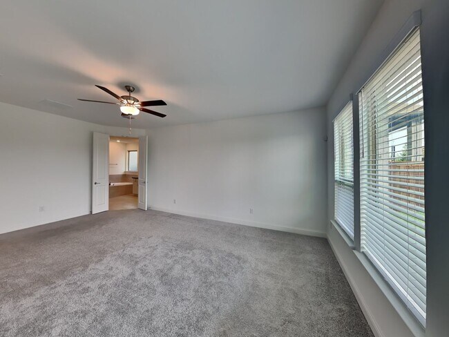 Building Photo - LIVING IN LUXURY! ½ off the first full month’s rent with move-in on or before 11/30/2025.