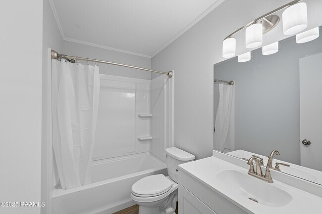 Building Photo - 119 Canada Dr