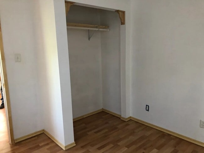 Building Photo - Charming 2 Bed, 1 Bath Home in Saint Anthony!