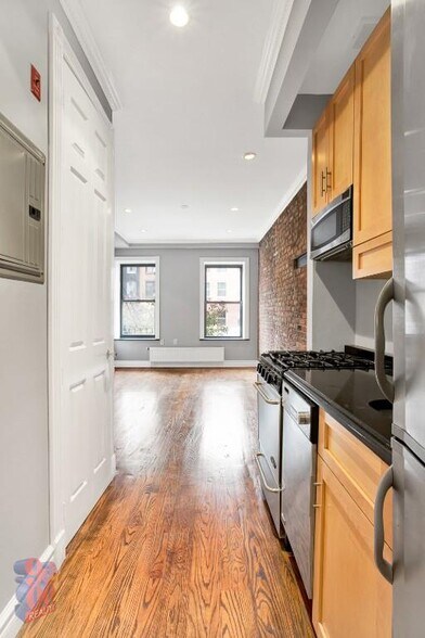 Building Photo - 202 E 13th St