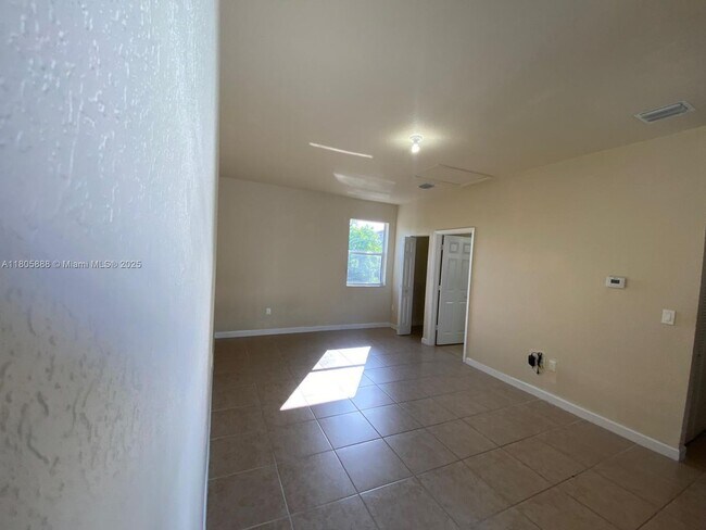 Building Photo - 9253 SW 169th Ave
