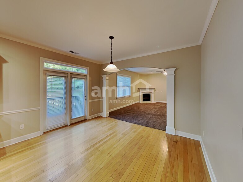 Building Photo - 111 Woodview Ct