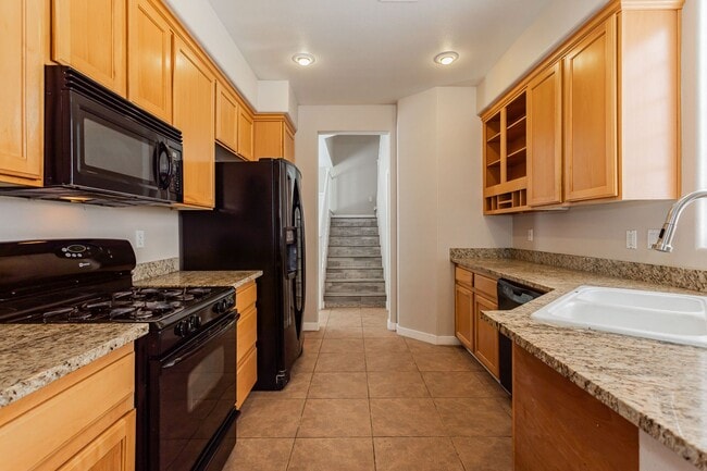 Building Photo - 8611 Splendid Leaf Ct
