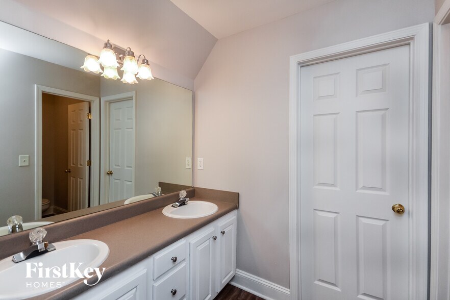 Building Photo - 4611 River Rd