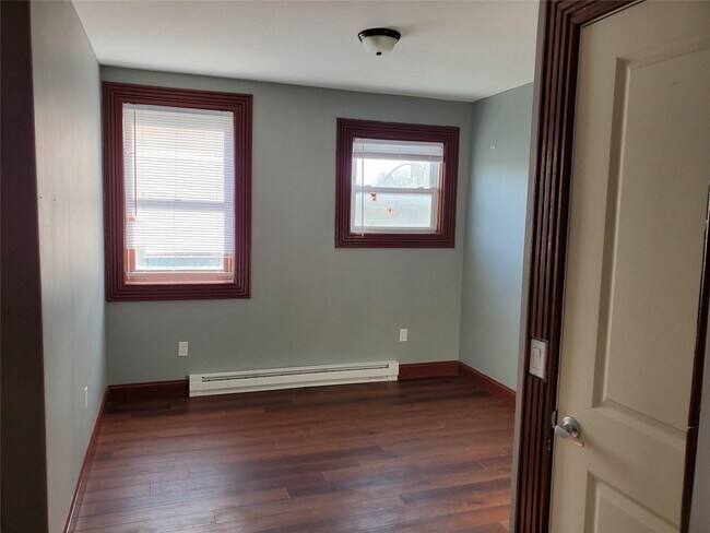 Building Photo - 22 Ridge Ave