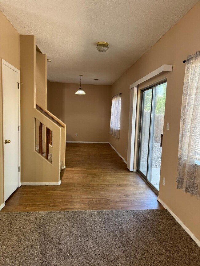 Building Photo - 256 Glenridge Park Ln NE