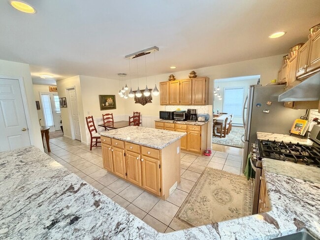 Building Photo - 4 Bedroom Home in South Burlington VT Available 4/1!