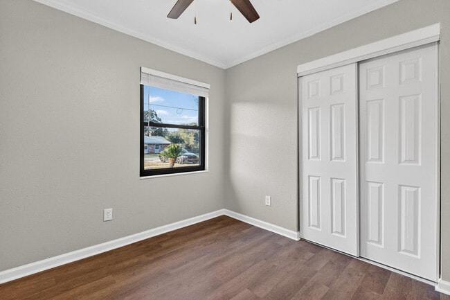 Building Photo - 420 Paradise Rd