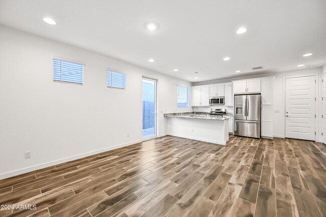 Building Photo - 7574 W Jackrabbit Ln