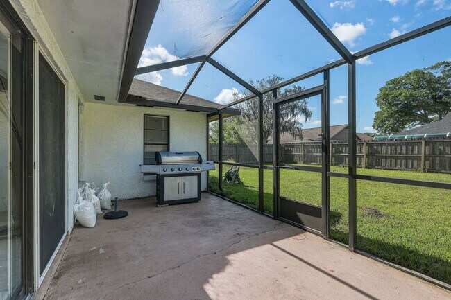 Building Photo - 15846 Country Lake Dr