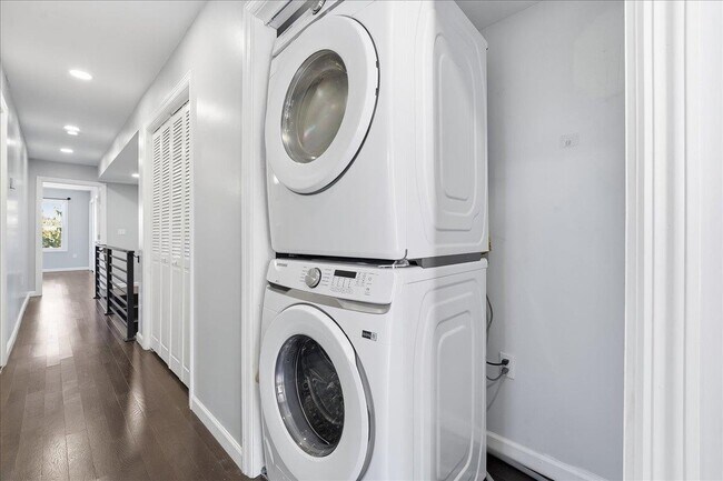 Building Photo - 225 Freeman Ave