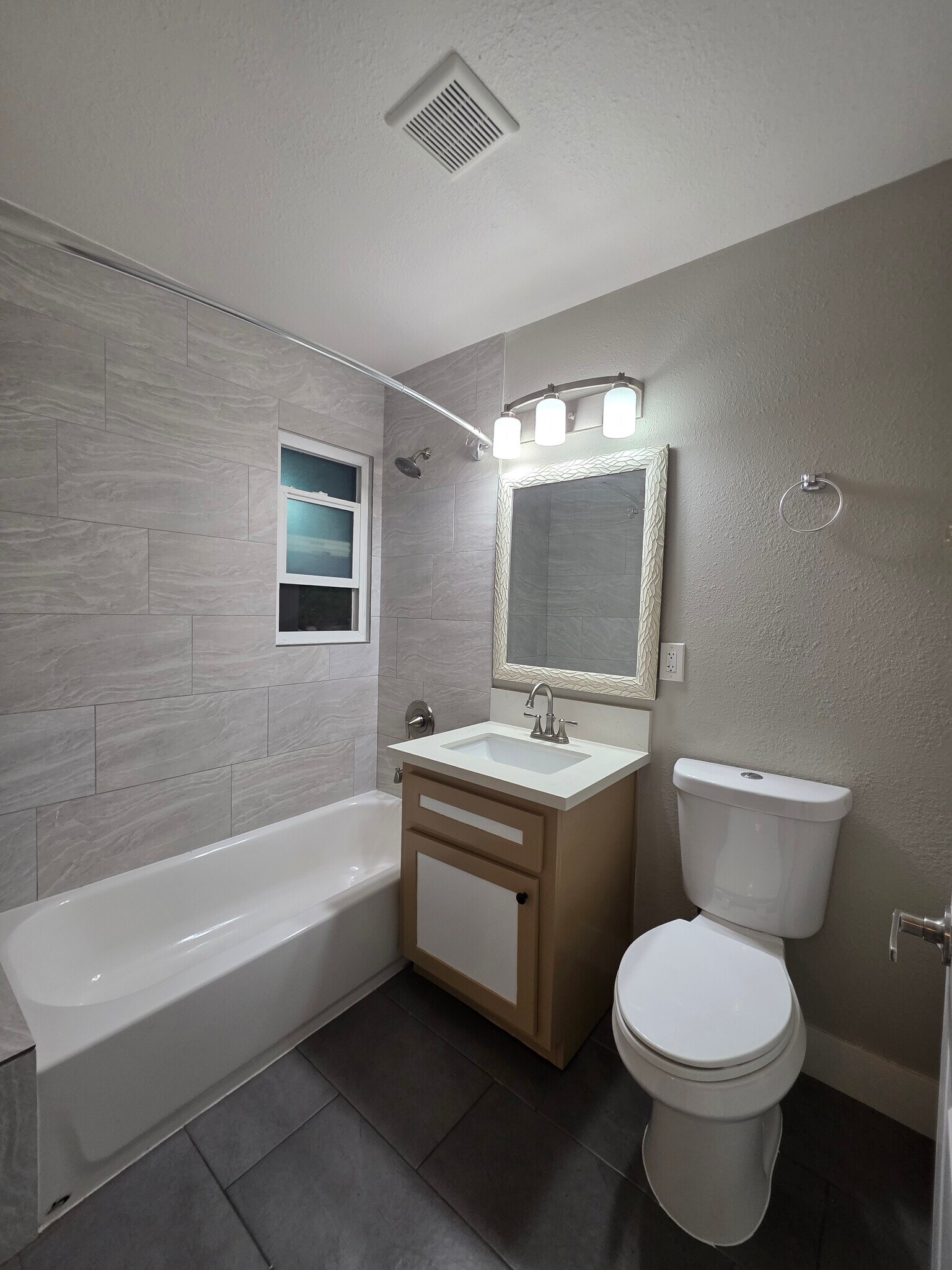 Master Bathroom - 5050 Enrico Blvd
