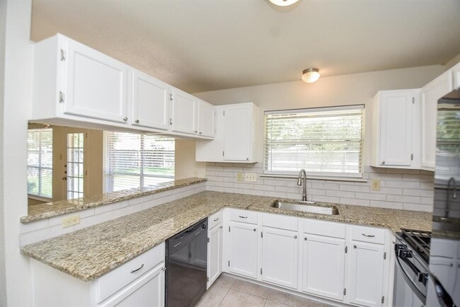 Building Photo - 4018 Bassingham Dr