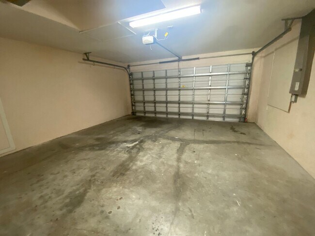 Building Photo - 487 Winwood Ct