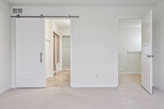 Building Photo - 905 Times Square Dr