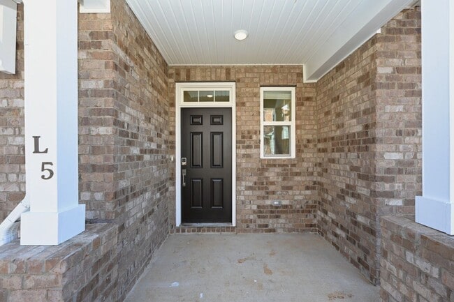 Building Photo - FREE TV!!