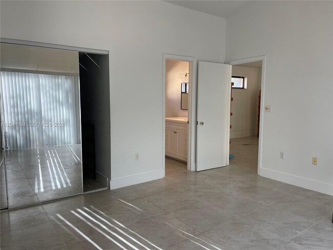 Building Photo - 2513 San Remo Cir