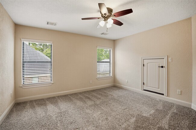 Building Photo - 536 Stephen F Austin Dr