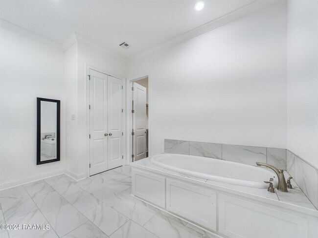 Building Photo - 316 Redfern St