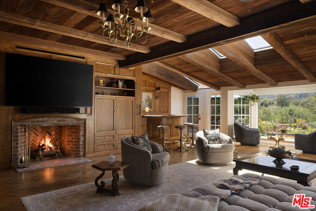Building Photo - 10030 Toluca Lake Ave