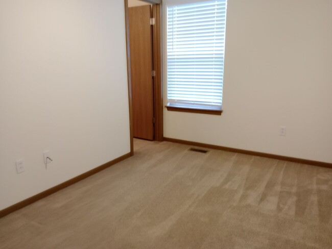 Building Photo - 701-703 Glenstone Dr.