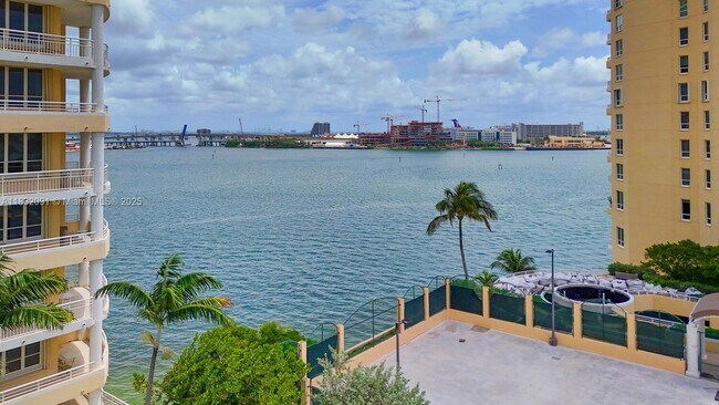 Building Photo - 888 Brickell Key Dr