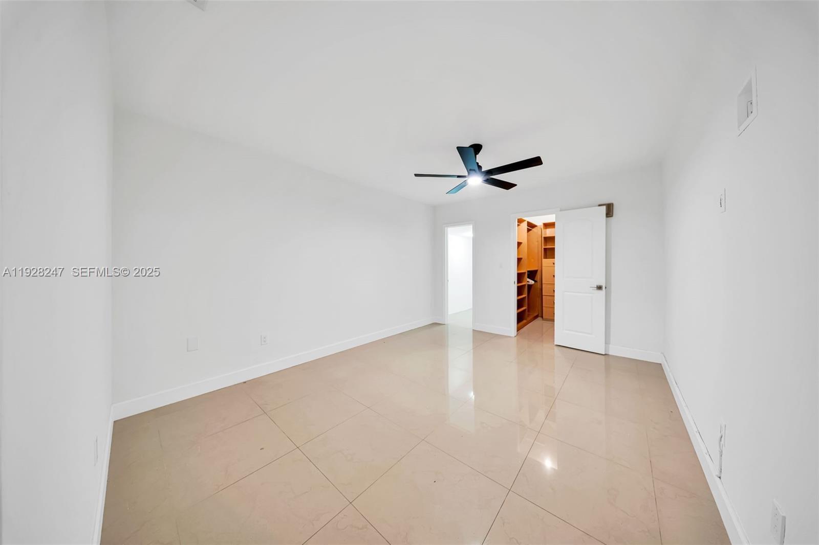 Building Photo - 7417 Twin Sabal Dr