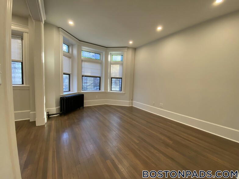 Building Photo - 11 Queensberry St
