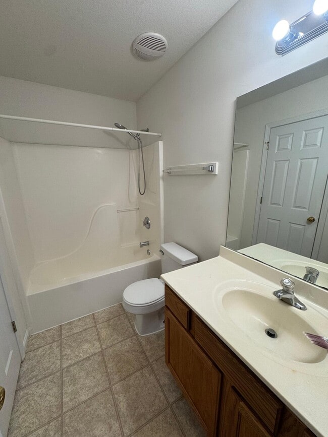 Building Photo - 3410 E St Charles Rd