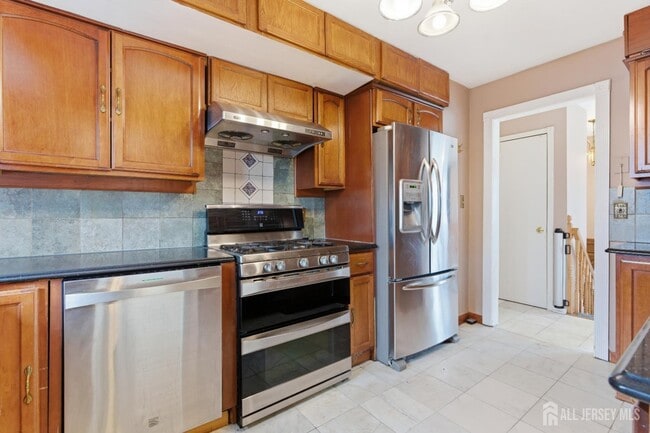 Building Photo - 6 Cherry St