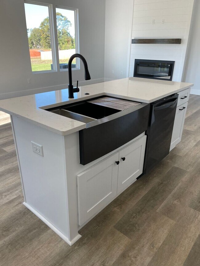 Building Photo - Beautiful Home for Rent – Modern Comforts & Great Features!