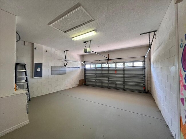 Building Photo - 1161 N Hampton Dr