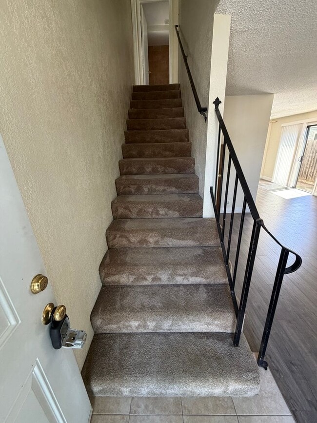 Building Photo - 2 bedroom | 1.5 bathroom | Citrus Heights Town Home