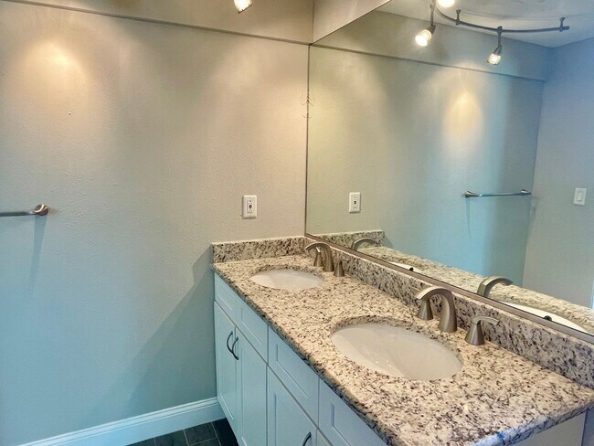 Building Photo - Newly Remodeled 3 Bedroom 2 Bathroom House...