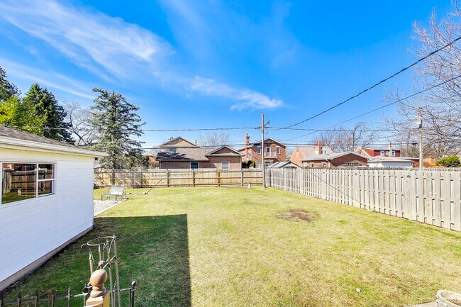 Building Photo - 4138 N Olcott Ave